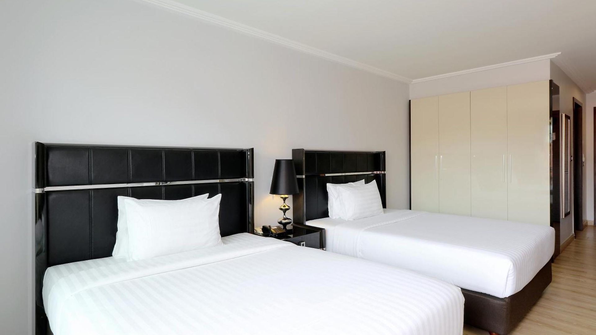 Sirin Exclusive And โรงแรม Pattaya