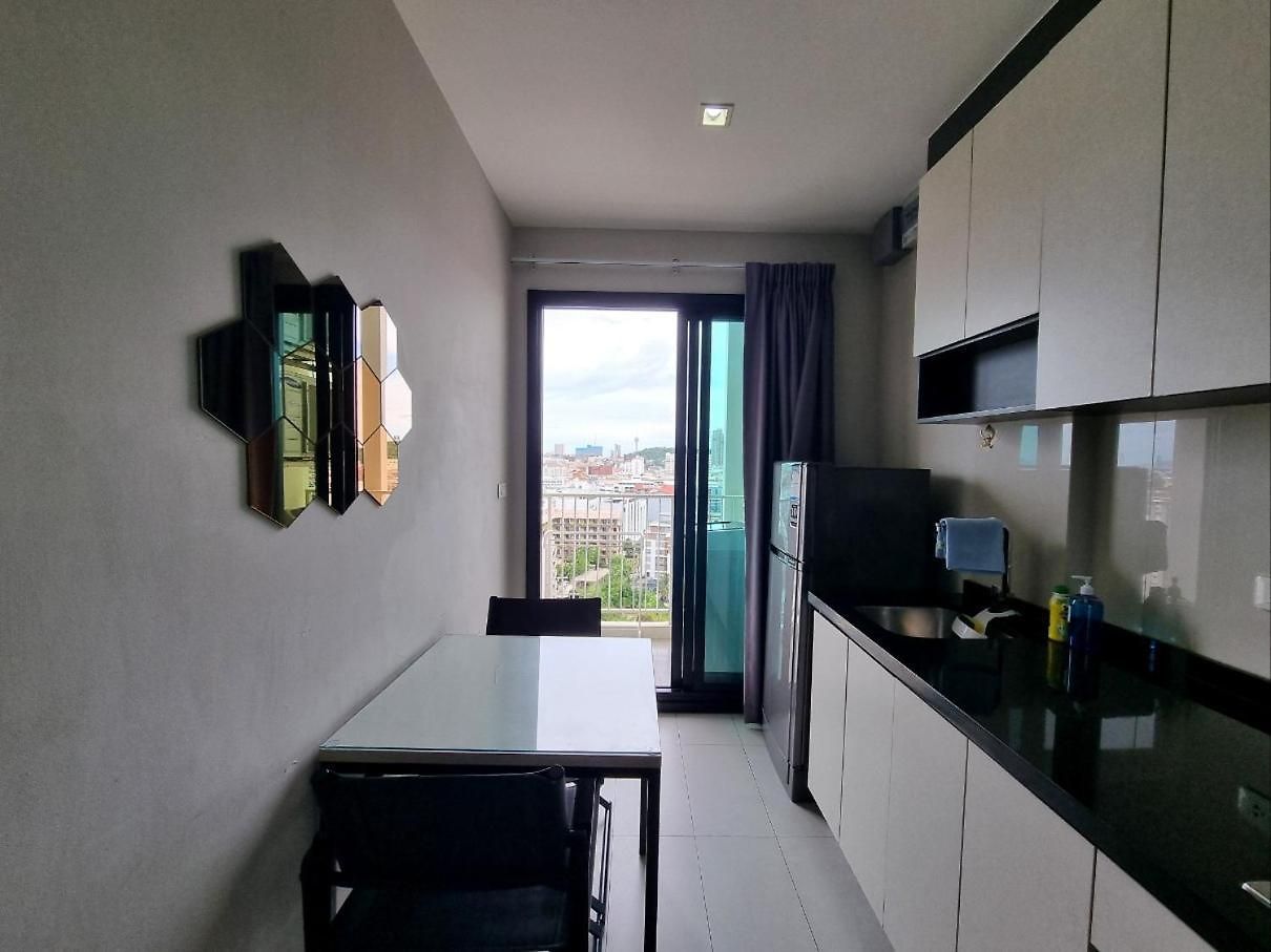 The Base Center Of Rooftop Swimming Pool Apartment *