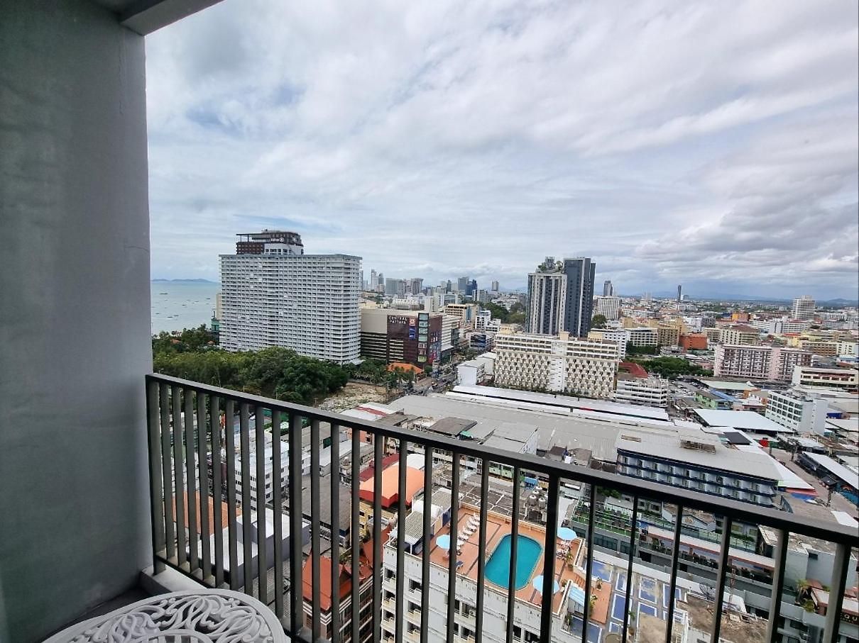 The Base Center Of Rooftop Swimming Pool Apartment Pattaya