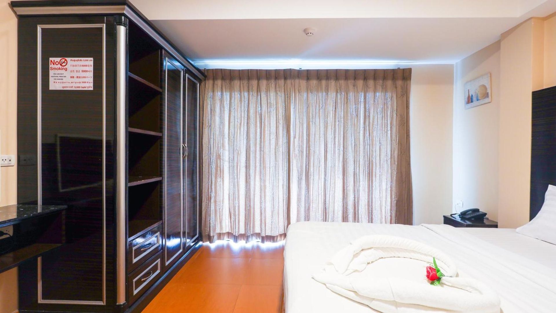 โรงแรม Land Royal 4*