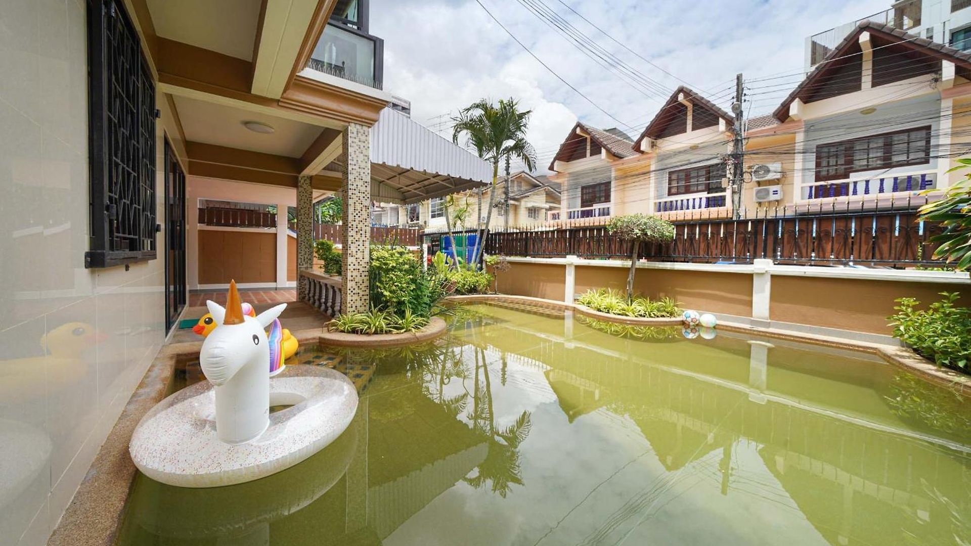 วิลล่า Pool At Near Big C-extra *