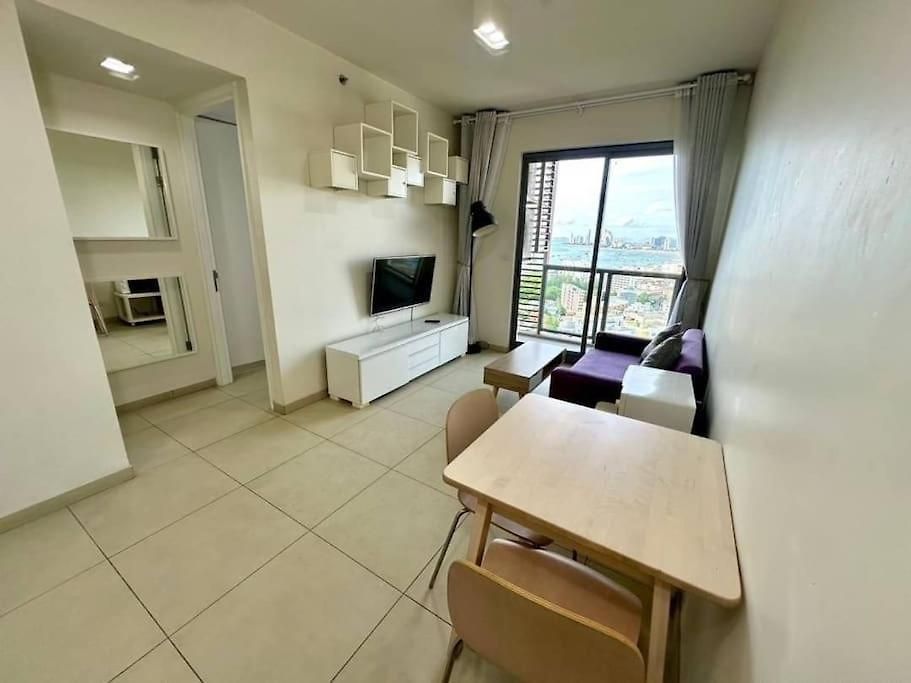 อพาร์ทเม้น Sea View Spacious Near Walking Street