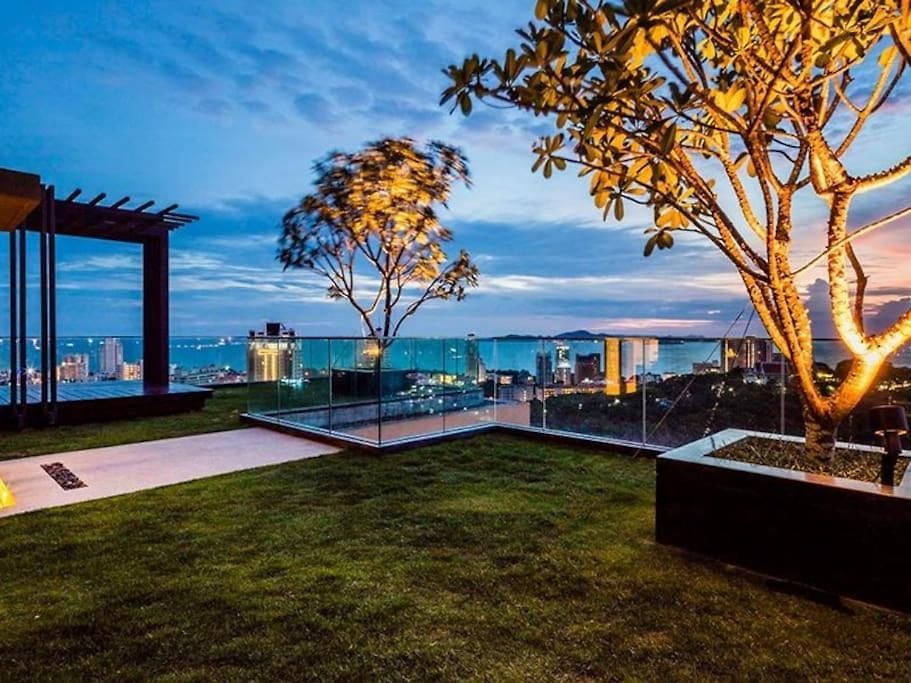 อพาร์ทเม้น Sea View Spacious Near Walking Street *