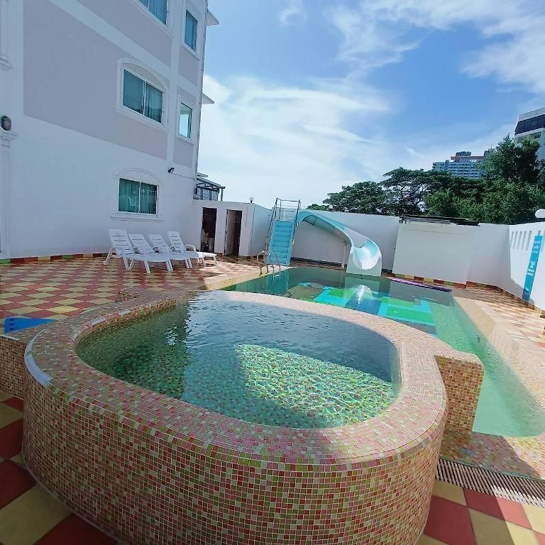 Kp Seaview Jomtien โรงแรม 3*
