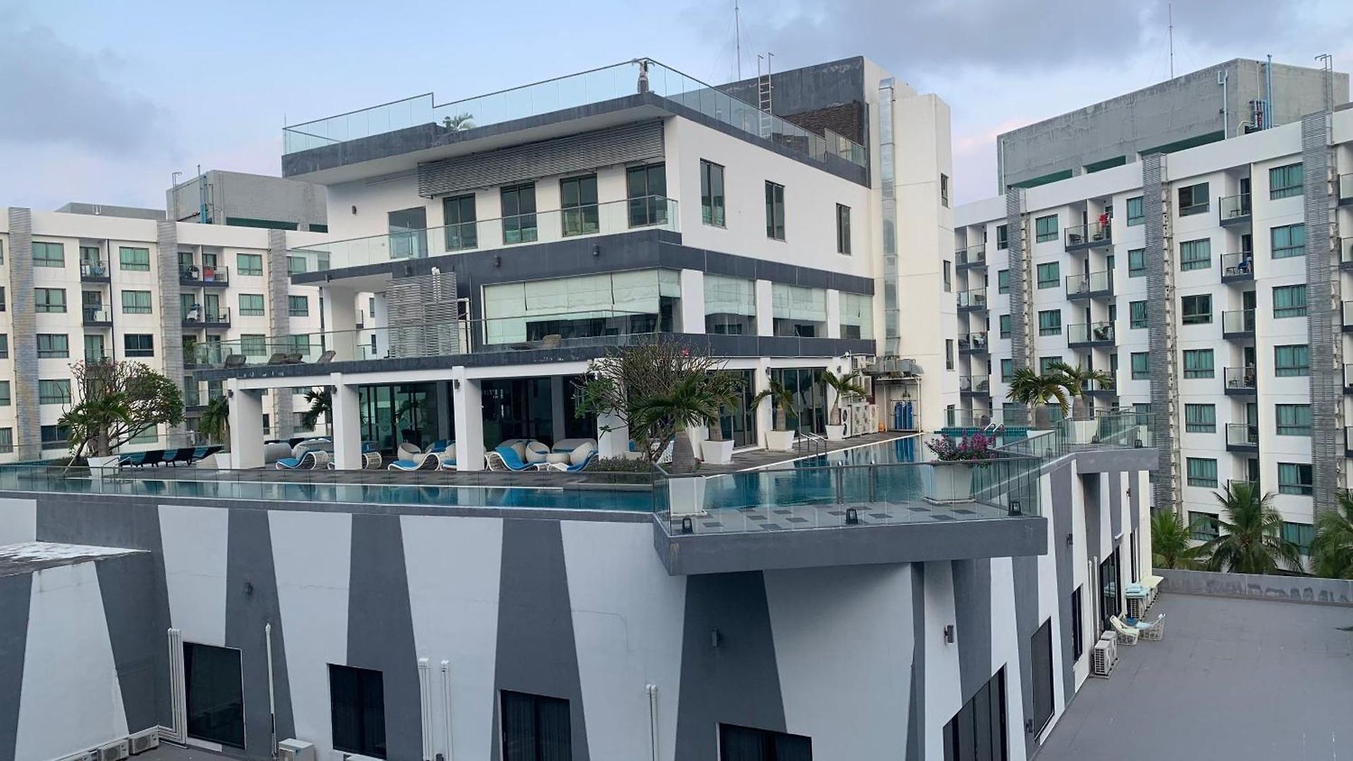 อพาร์ทเม้น 豪华两房两卫2 Bedrooms 2 Bathrooms 泳池公寓arcadia 靠近步行街 生活便利 Pattaya