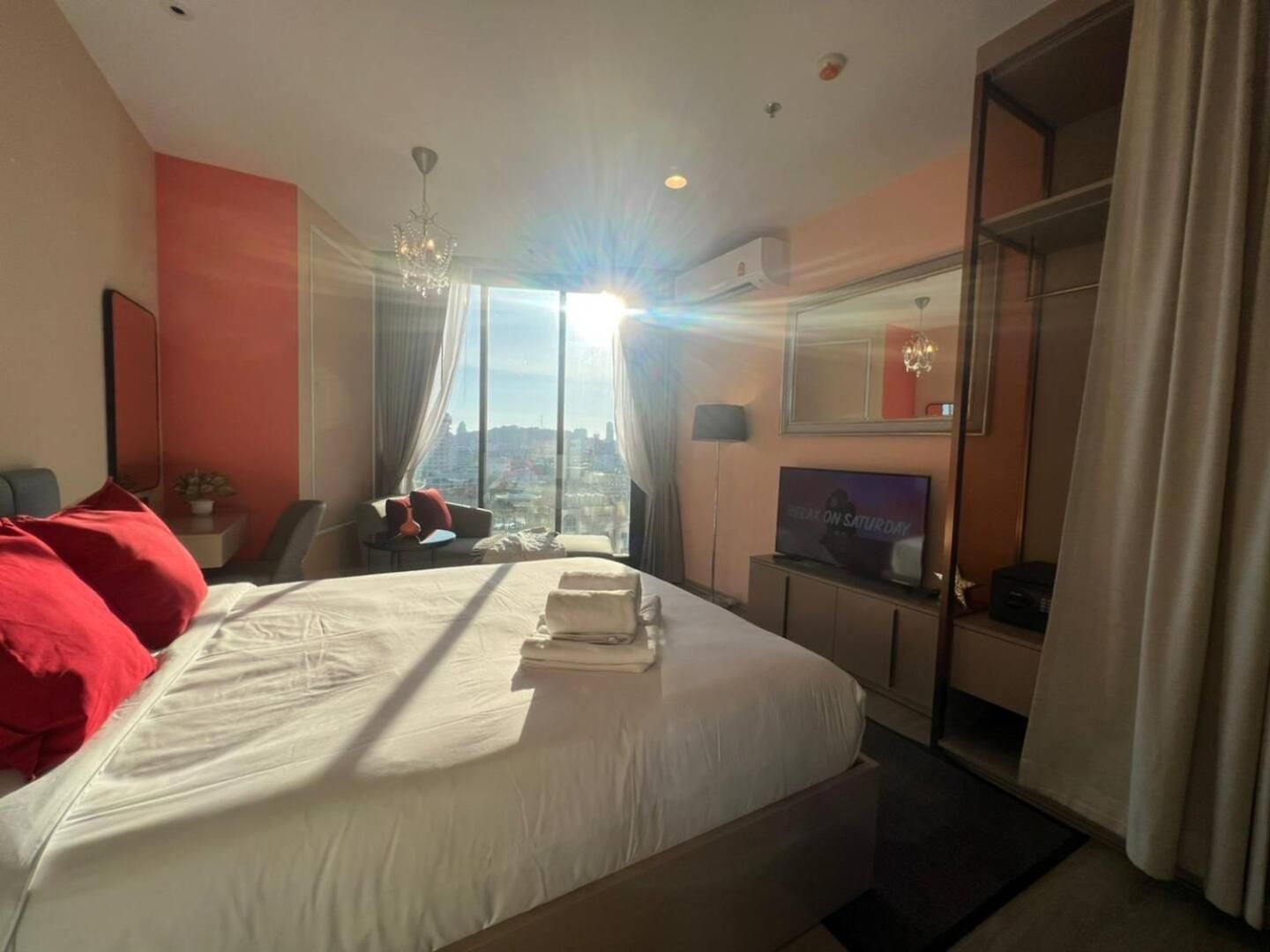 Apartment Downtown Chic Rooftop Pool #es20712