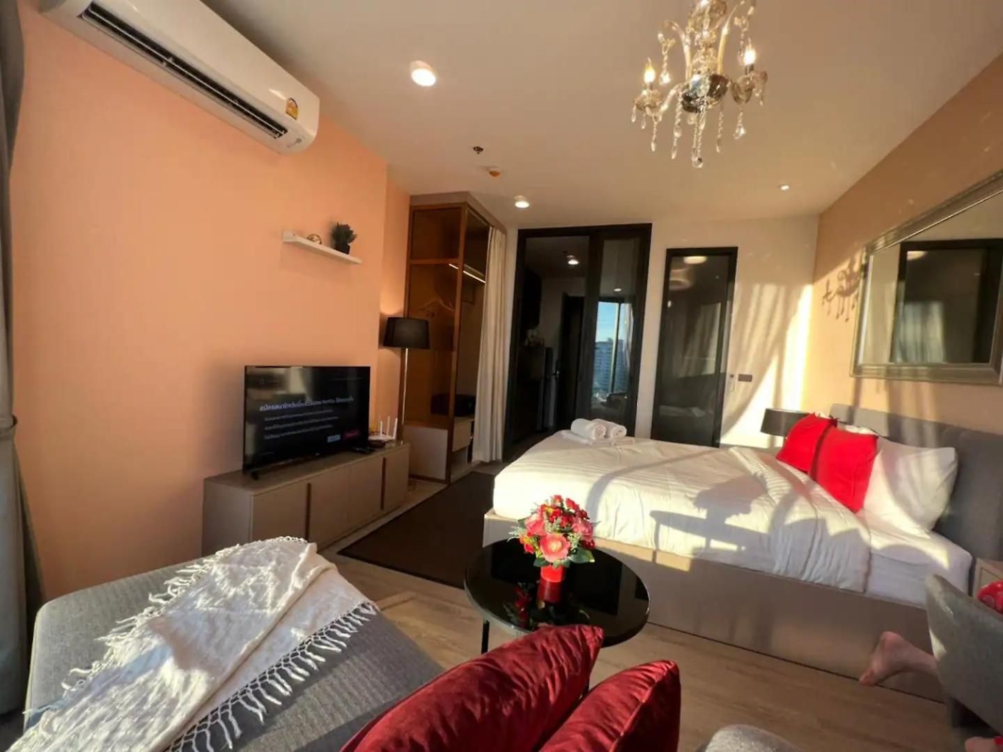อพาร์ทเม้น Downtown Chic Rooftop Pool #es20812