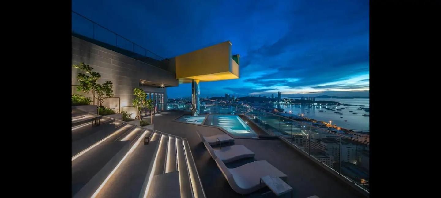 Apartment Downtown Chic Rooftop Pool #es20712 Pattaya