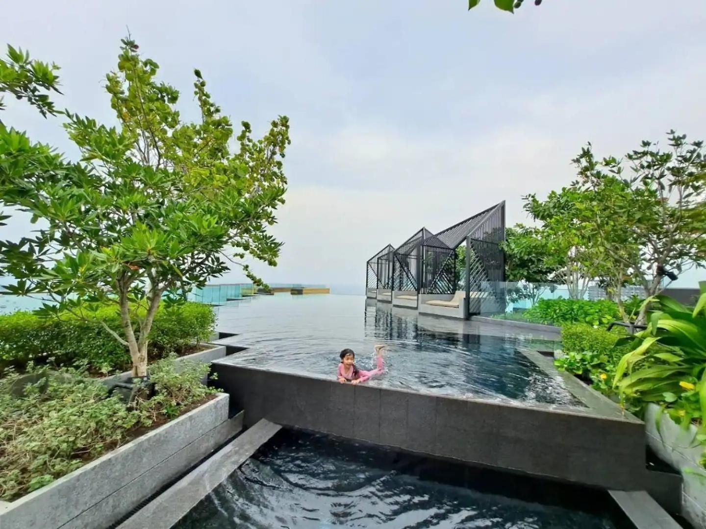 Downtown Chic Rooftop Pool #es20712