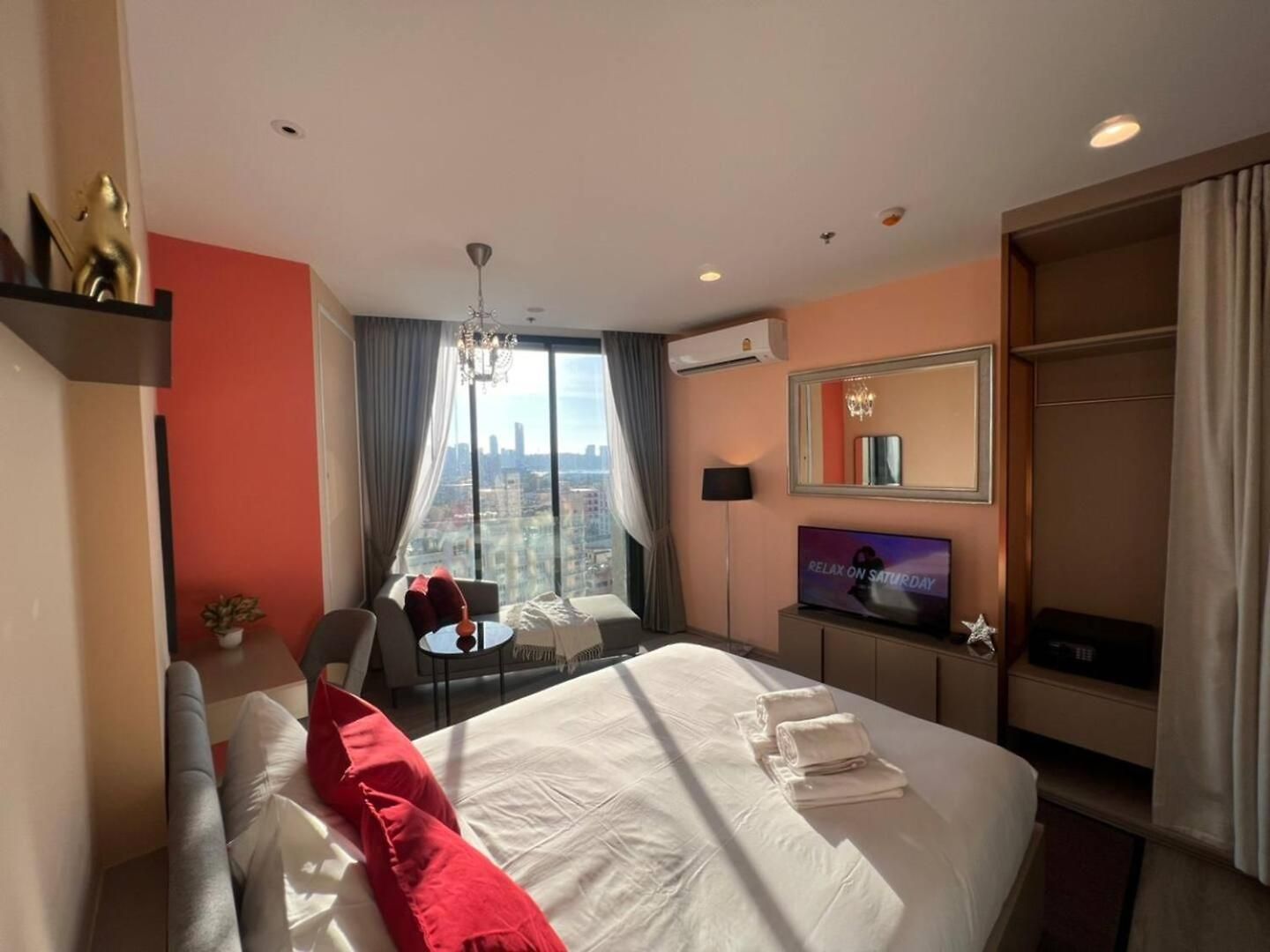 Apartment Downtown Chic Rooftop Pool #es20712 Pattaya