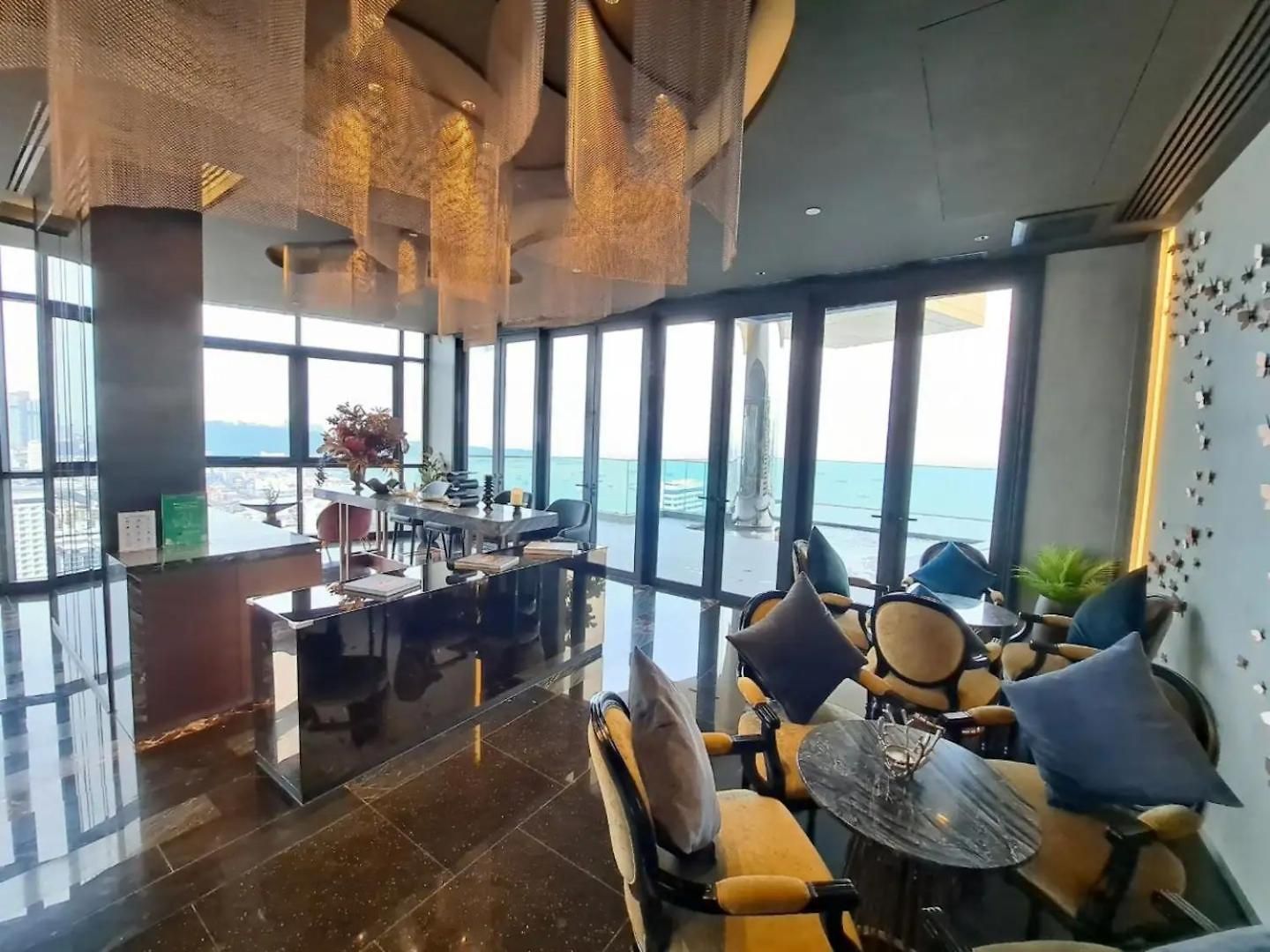 Downtown Chic Rooftop Pool #es20712 Pattaya
