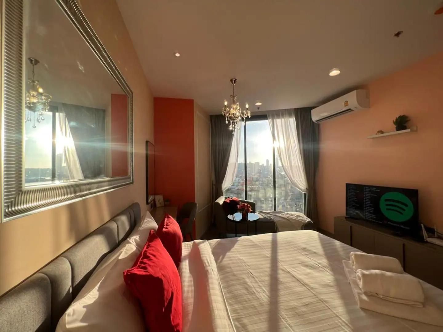 อพาร์ทเม้น Downtown Chic Rooftop Pool #es20612 *