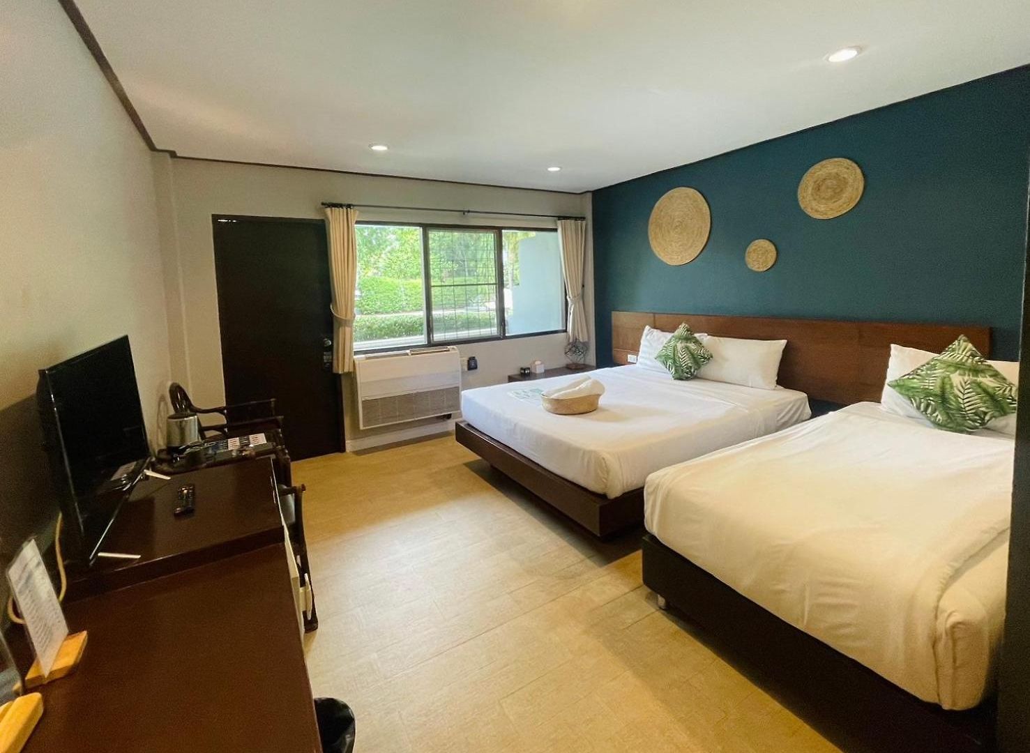 โรงแรม Let's Hyde & - Pool 4*