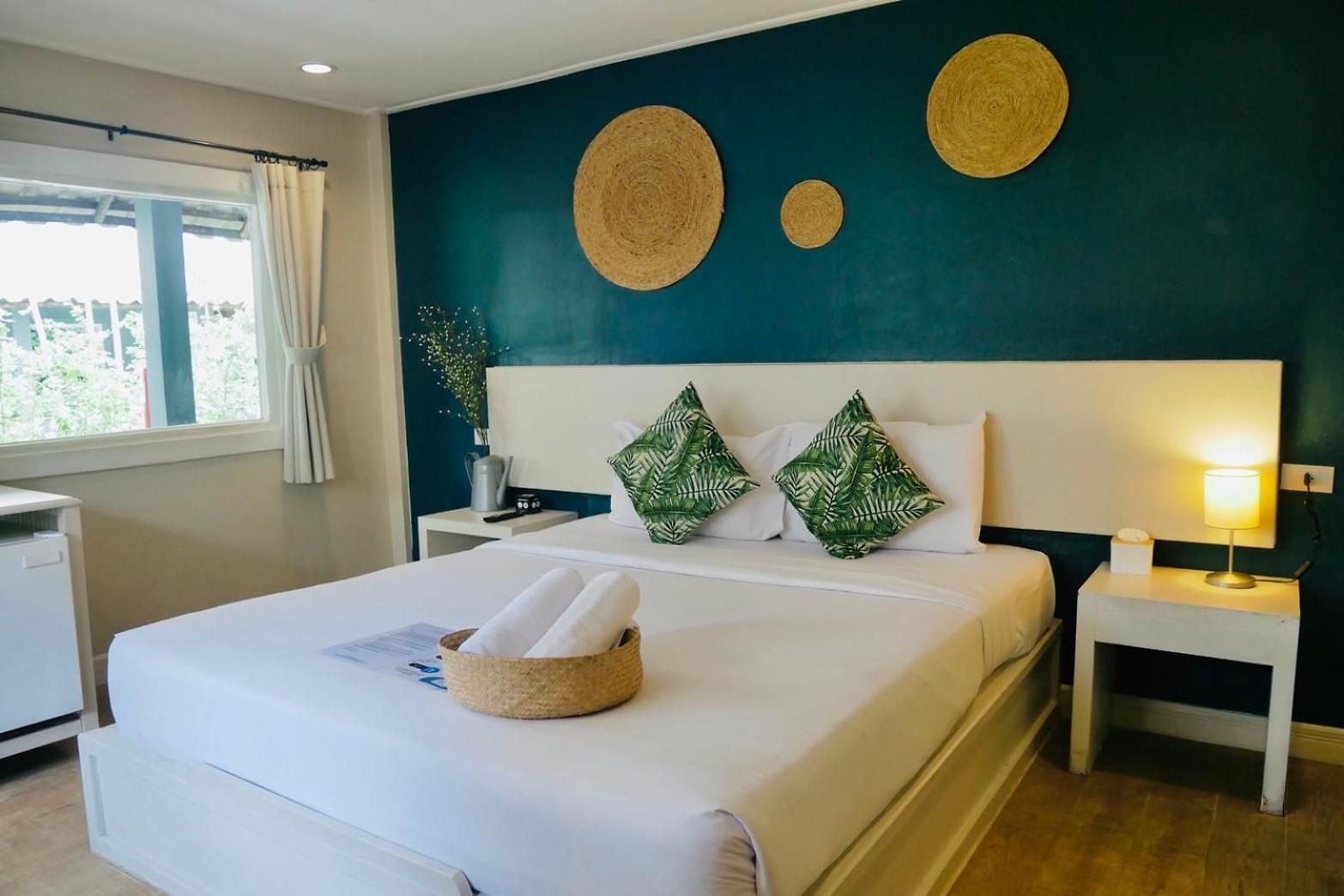 Let's Hyde & - Pool โรงแรม 4*