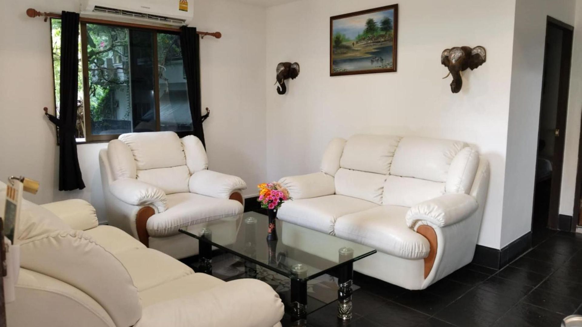 บ้านพัก Phratamnak & - 100 Mtr From The