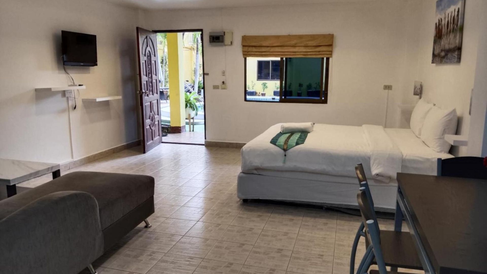 บ้านพัก Phratamnak & - 100 Mtr From The 4*