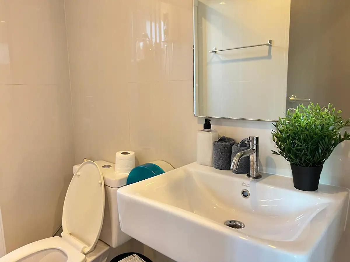 Downtown Lux Fun 2bedroom Rooftop Pool #tbb6575 *