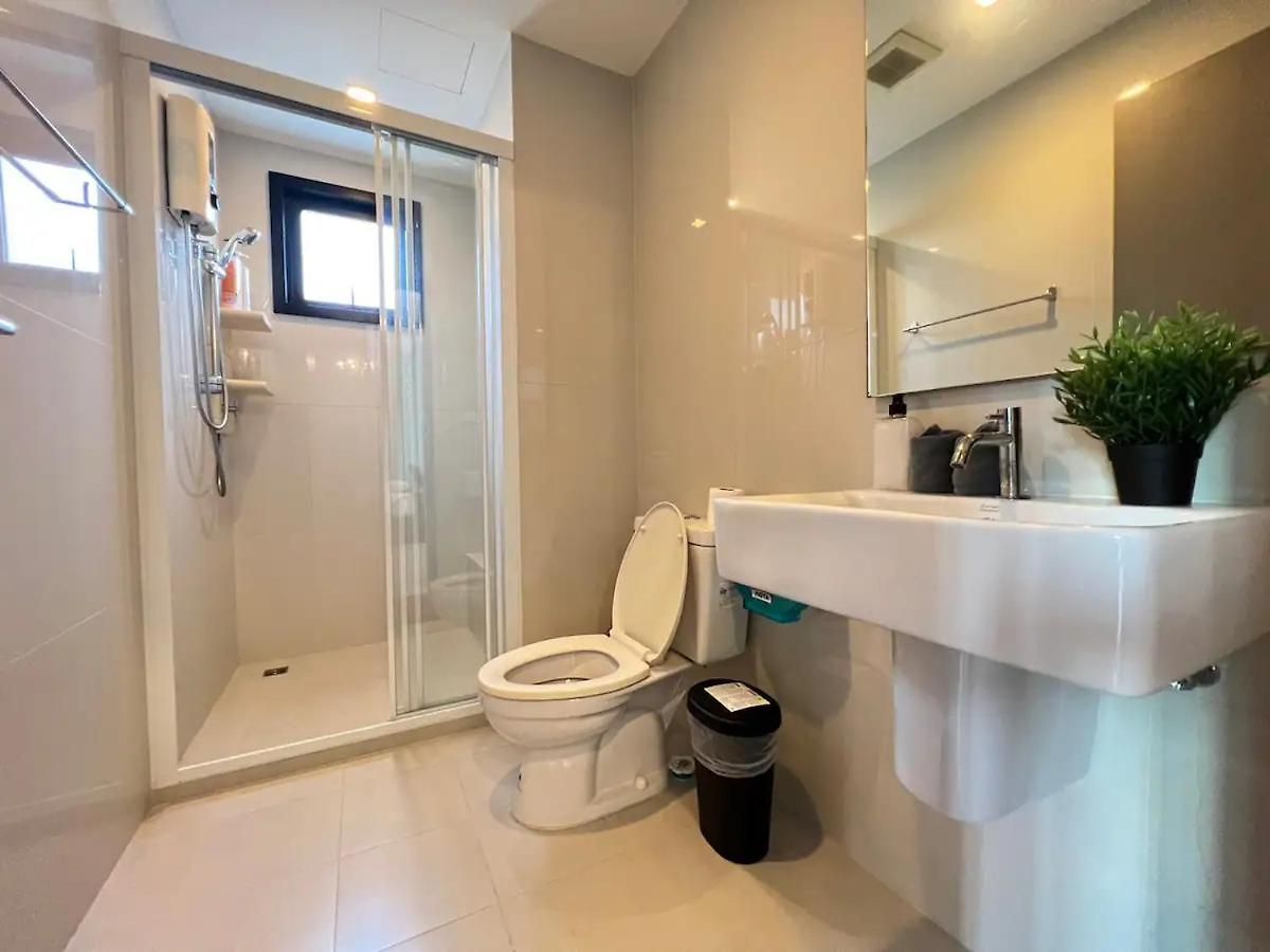 อพาร์ทเม้น Downtown Lux Fun 2bedroom Rooftop Pool #tbb6575