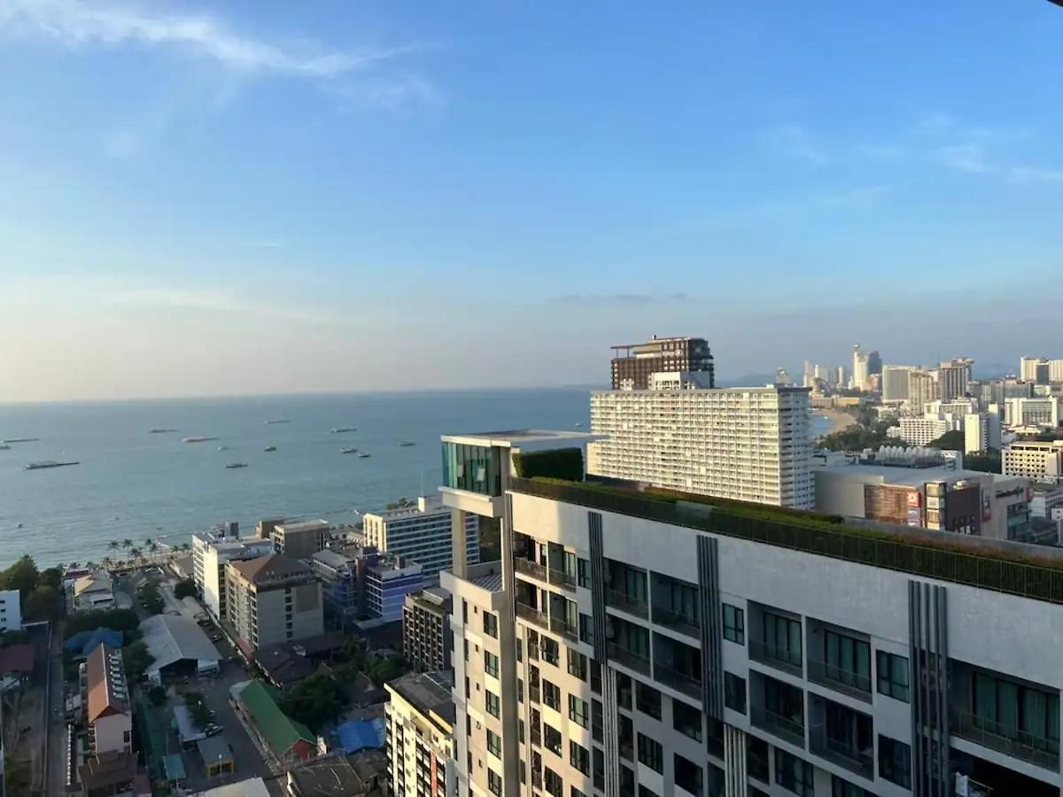อพาร์ทเม้น Downtown Lux Fun Sea View Rooftop Pool #ta31317