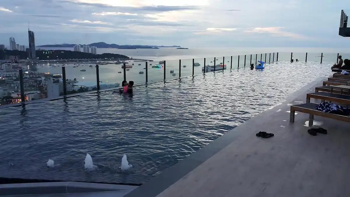 อพาร์ทเม้น Downtown Lux Fun Rooftop Pool #ta1077 Pattaya