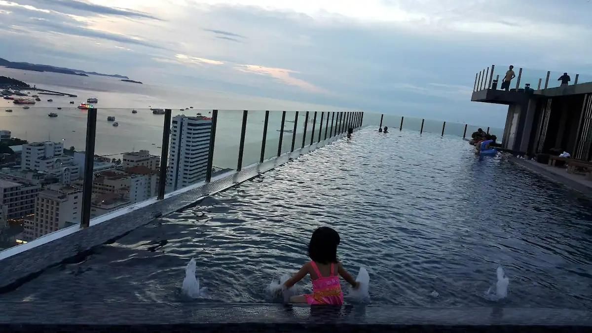 Downtown Lux Fun Rooftop Pool #ta1077 * Pattaya