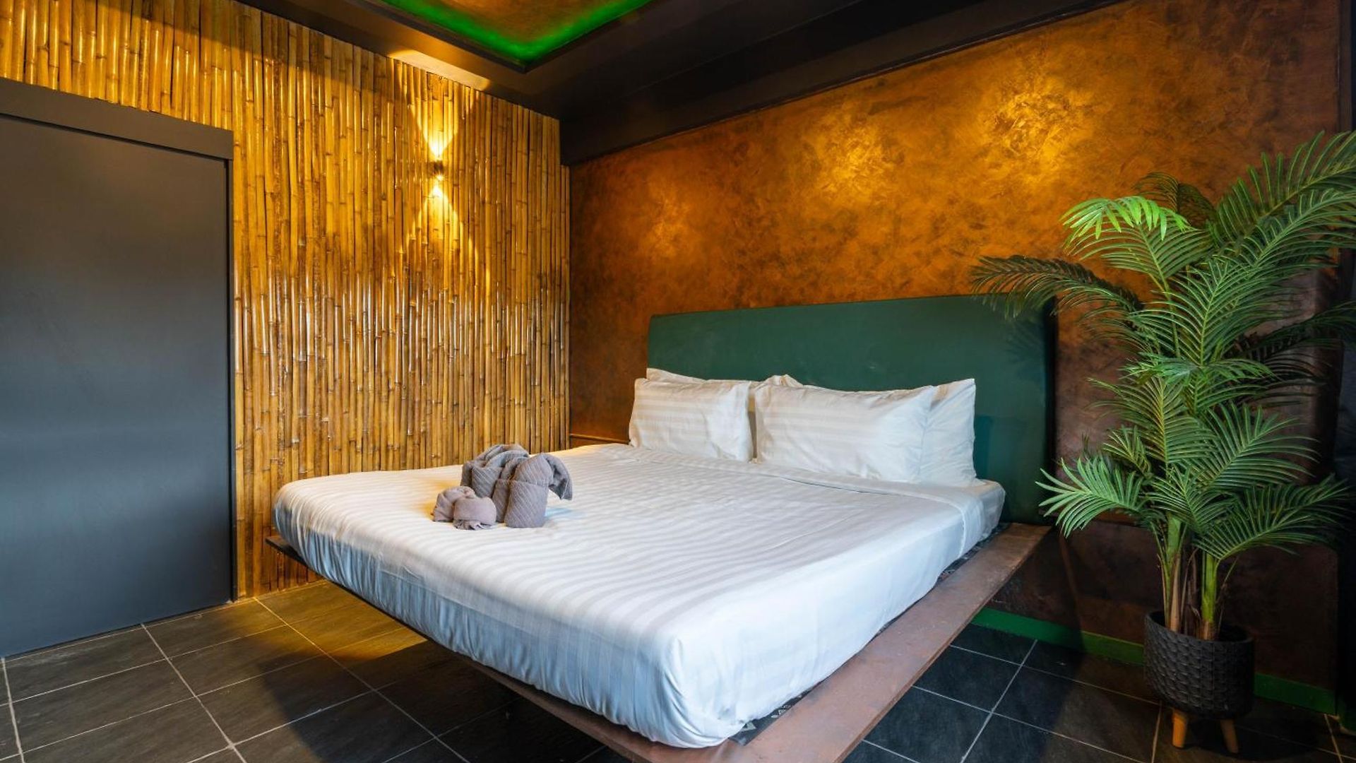 The Jungle Khophai Center 5 Bedroom Apartment *