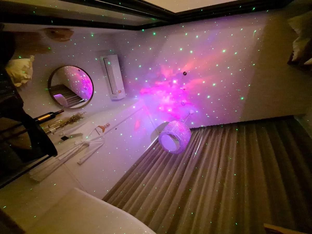 Apartment Floor Intimate Pleasure The Nestsuite#e92