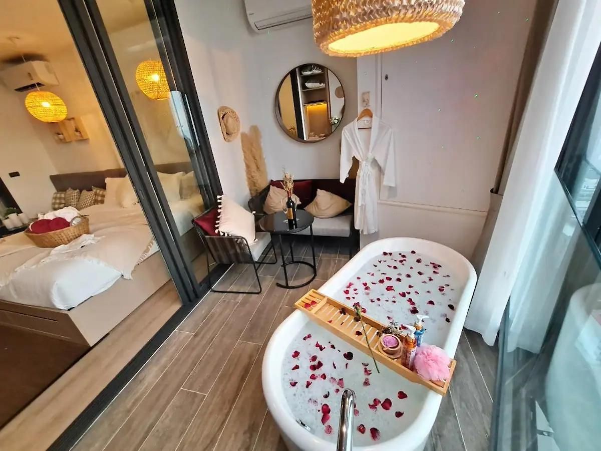 Apartment Floor Intimate Pleasure The Nestsuite#e92