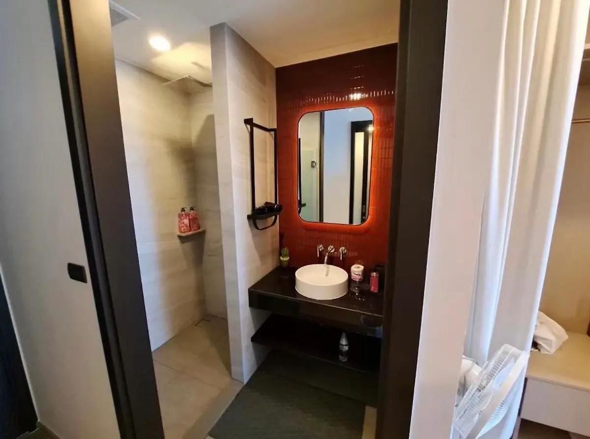 อพาร์ทเม้น Downtown Chic High Floor & Seaview #es40621 *