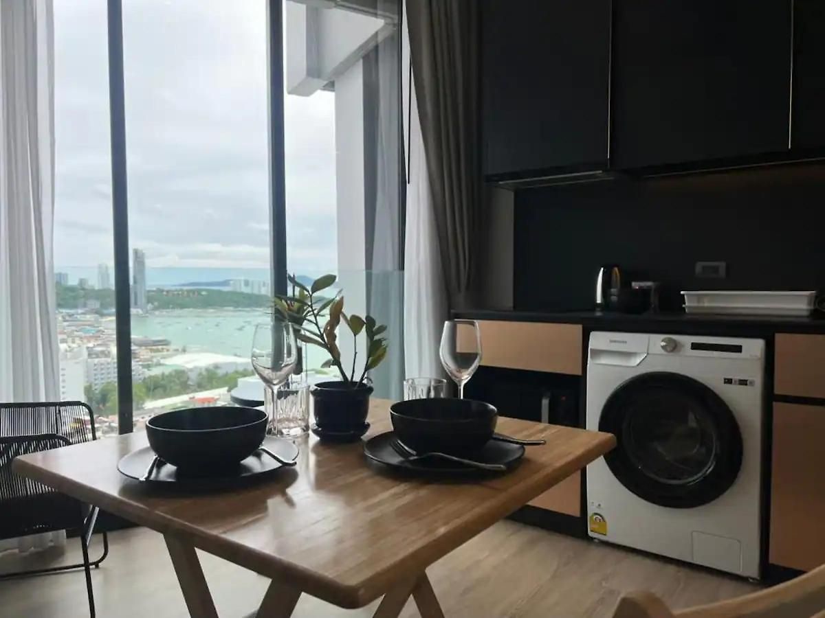 Downtown Chic High Floor & Seaview #es40621 อพาร์ทเม้น Pattaya