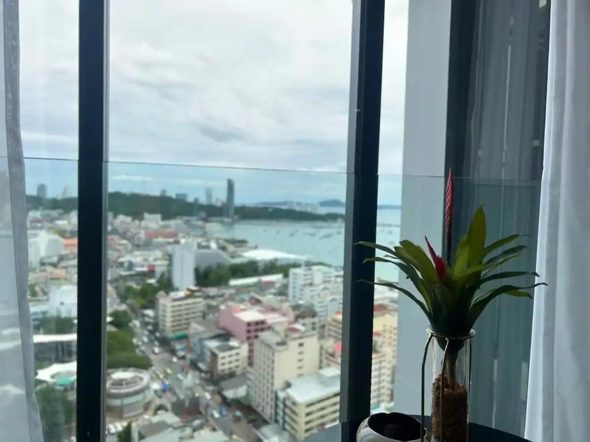 อพาร์ทเม้น Downtown Chic High Floor & Seaview #es40621 *