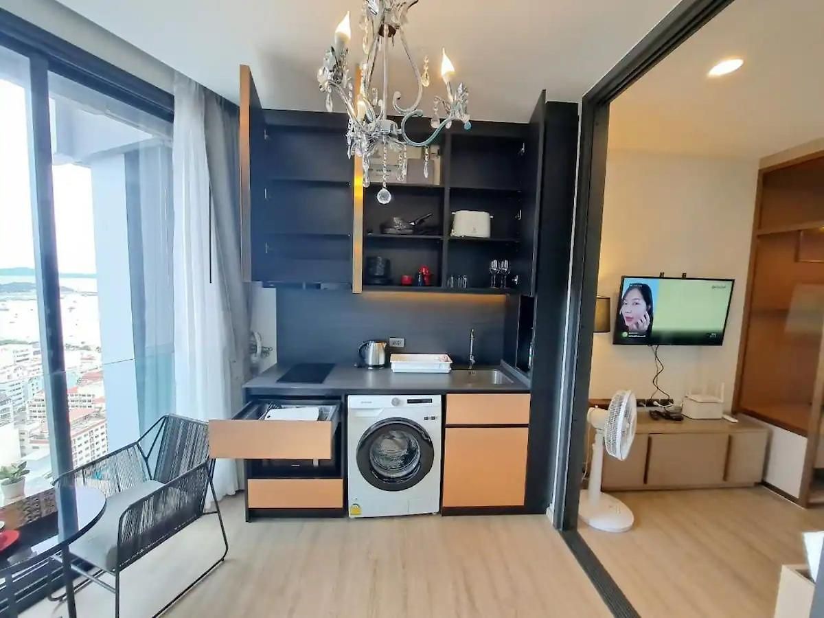อพาร์ทเม้น Downtown Chic High Floor & Seaview #es40621 *