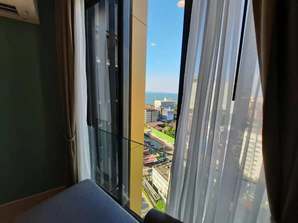 Downtown Chic Rooftop Pool #en34118 Pattaya