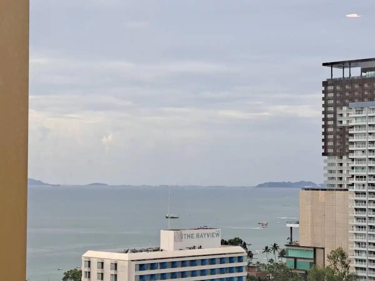 Downtown Chic Rooftop Pool #en34118 อพาร์ทเม้น *