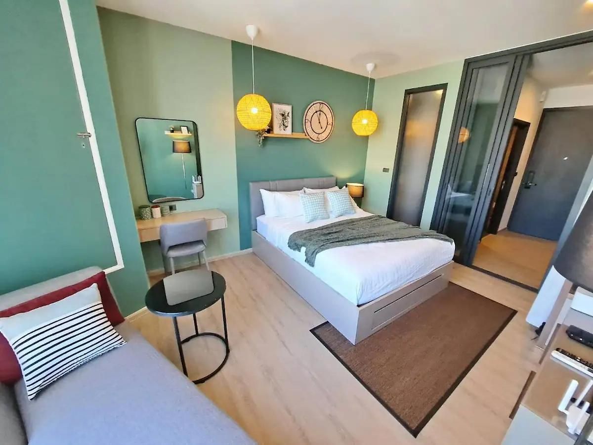 Downtown Chic Rooftop Pool #en34018 อพาร์ทเม้น