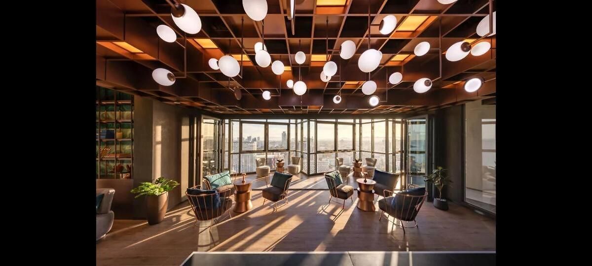 Downtown Chic Rooftop Pool #en34018 อพาร์ทเม้น