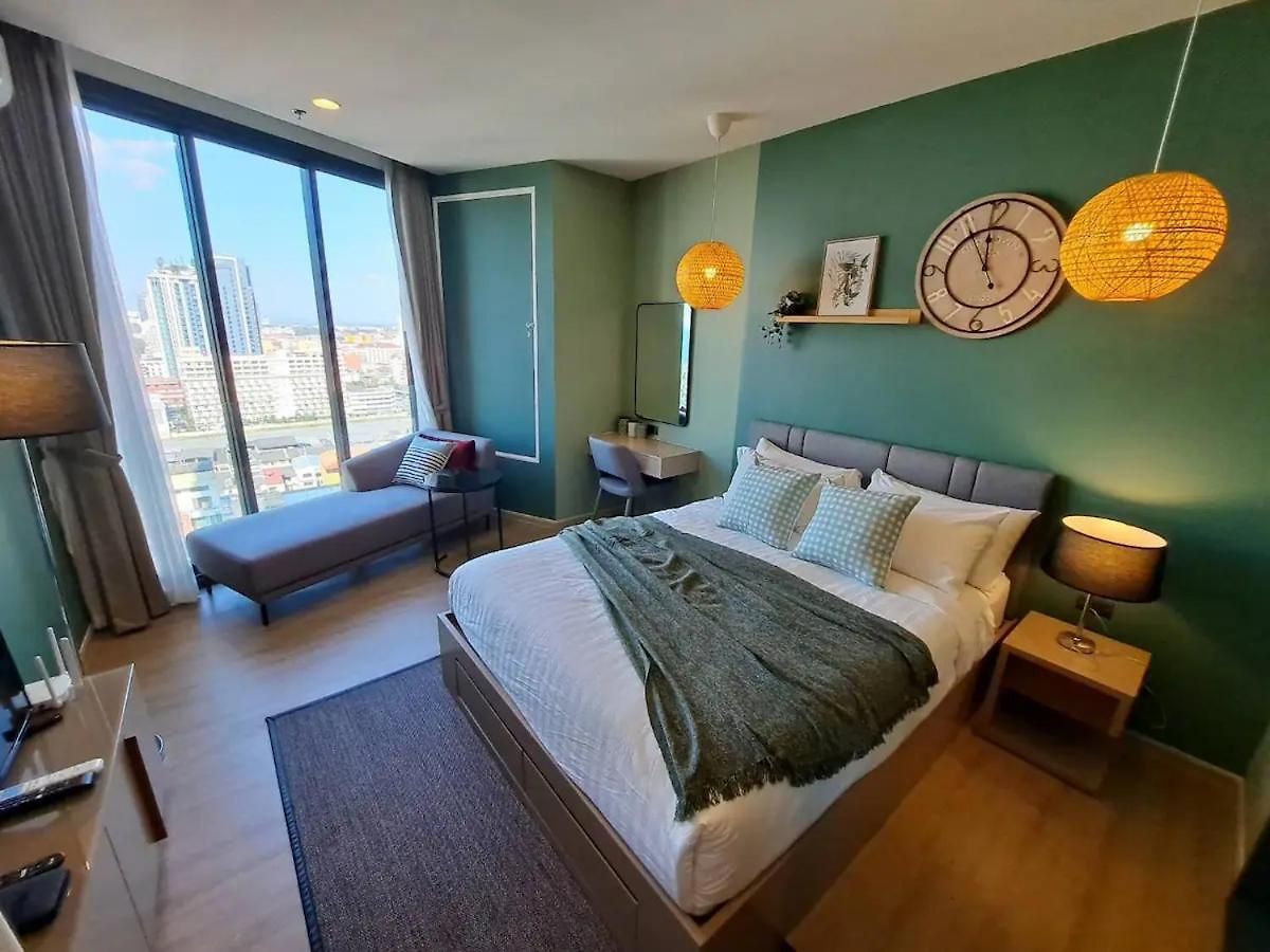 อพาร์ทเม้น Downtown Chic Rooftop Pool #en34018