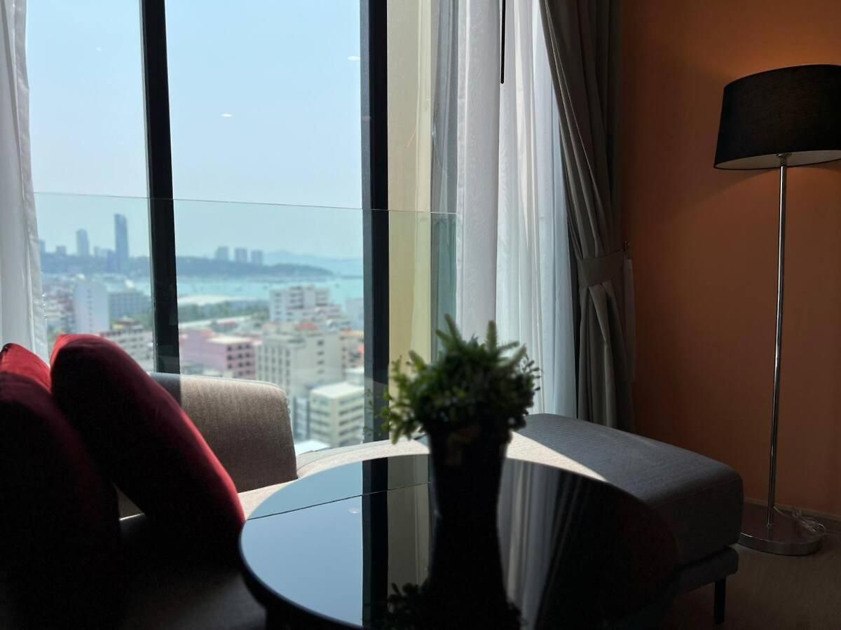 อพาร์ทเม้น Downtown Chic Rooftop Pool #es32518 *
