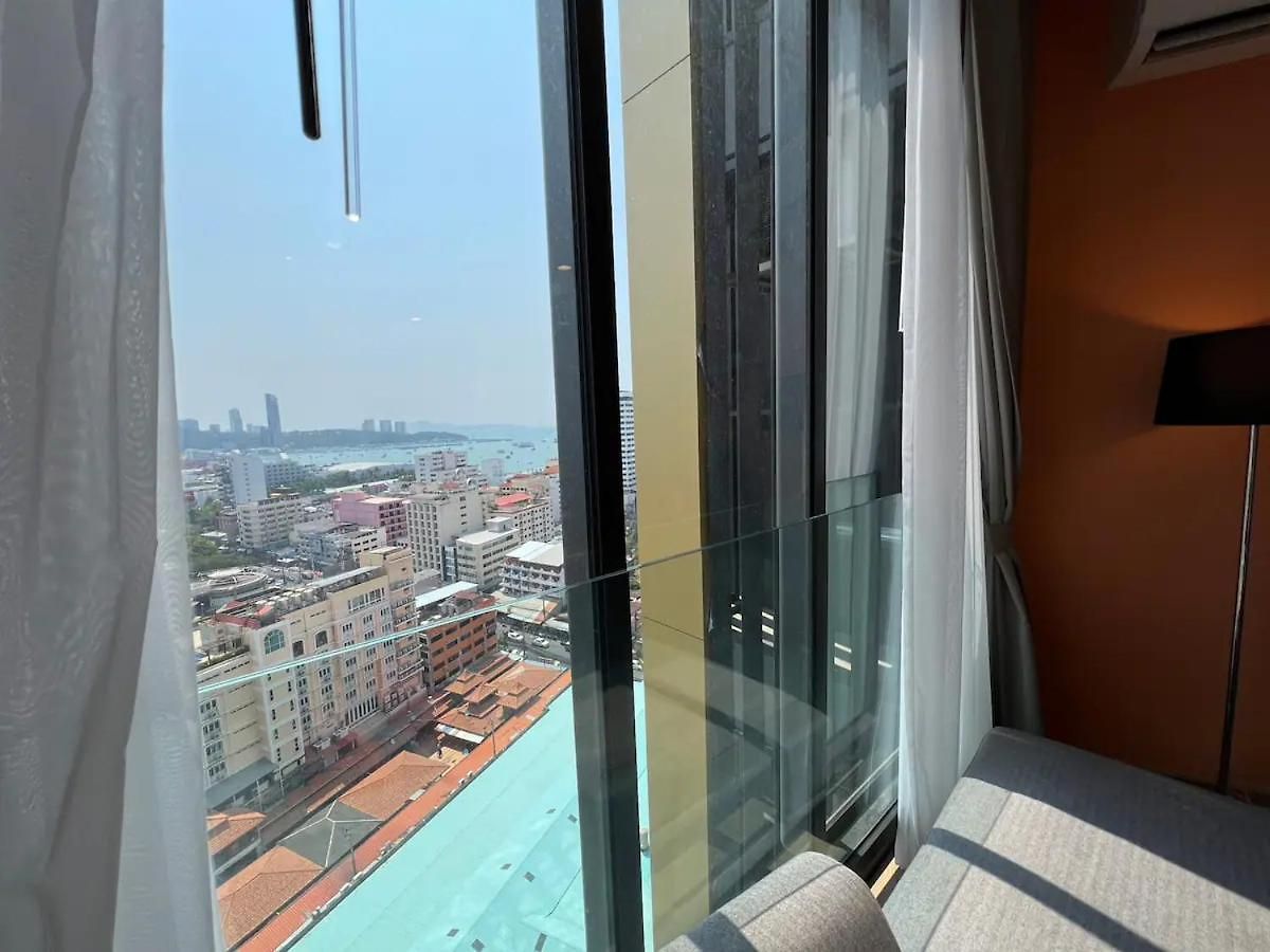 อพาร์ทเม้น Downtown Chic Rooftop Pool #es32518