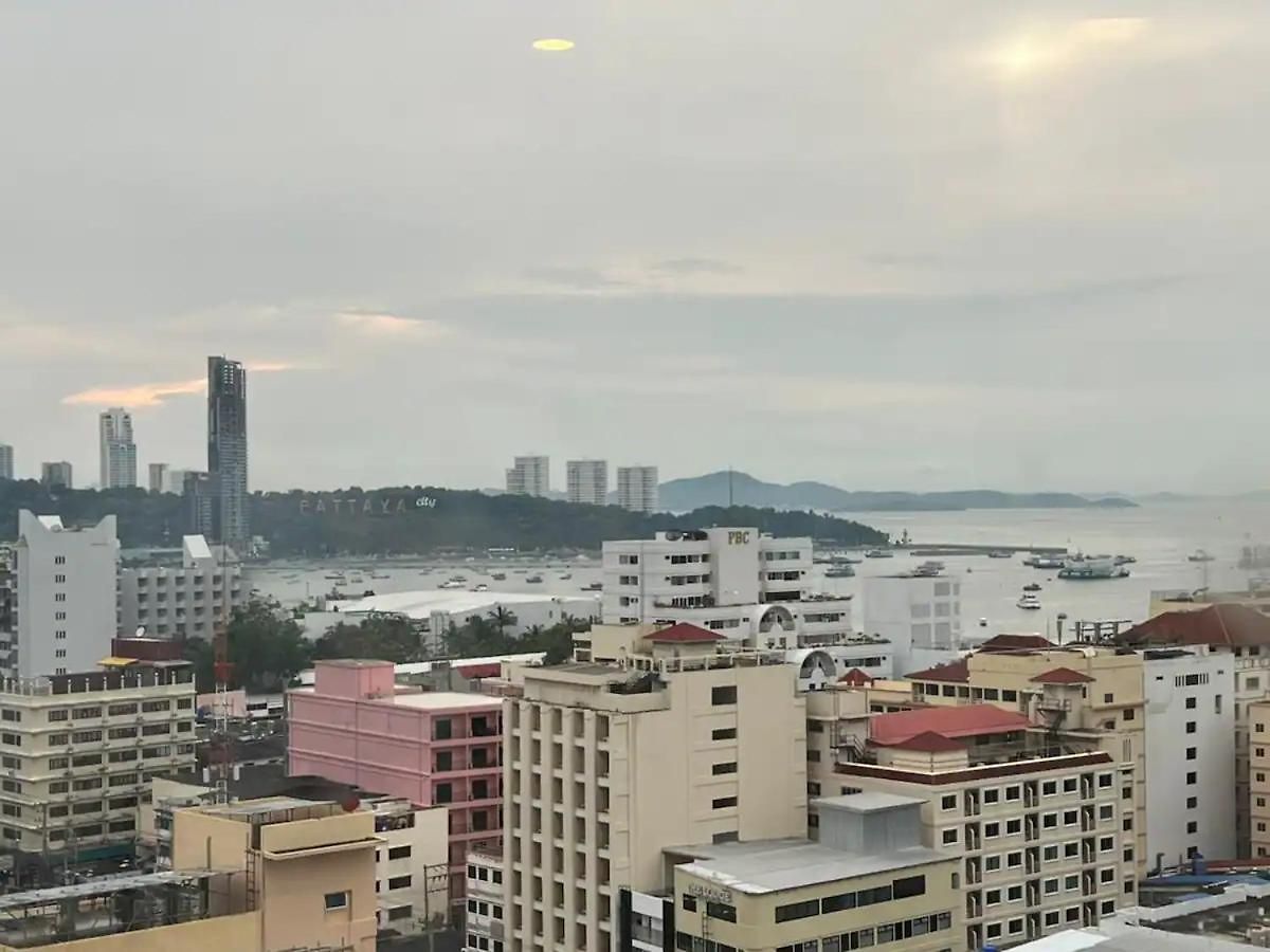 Apartment Downtown Chic Rooftop Pool #en26515 Pattaya