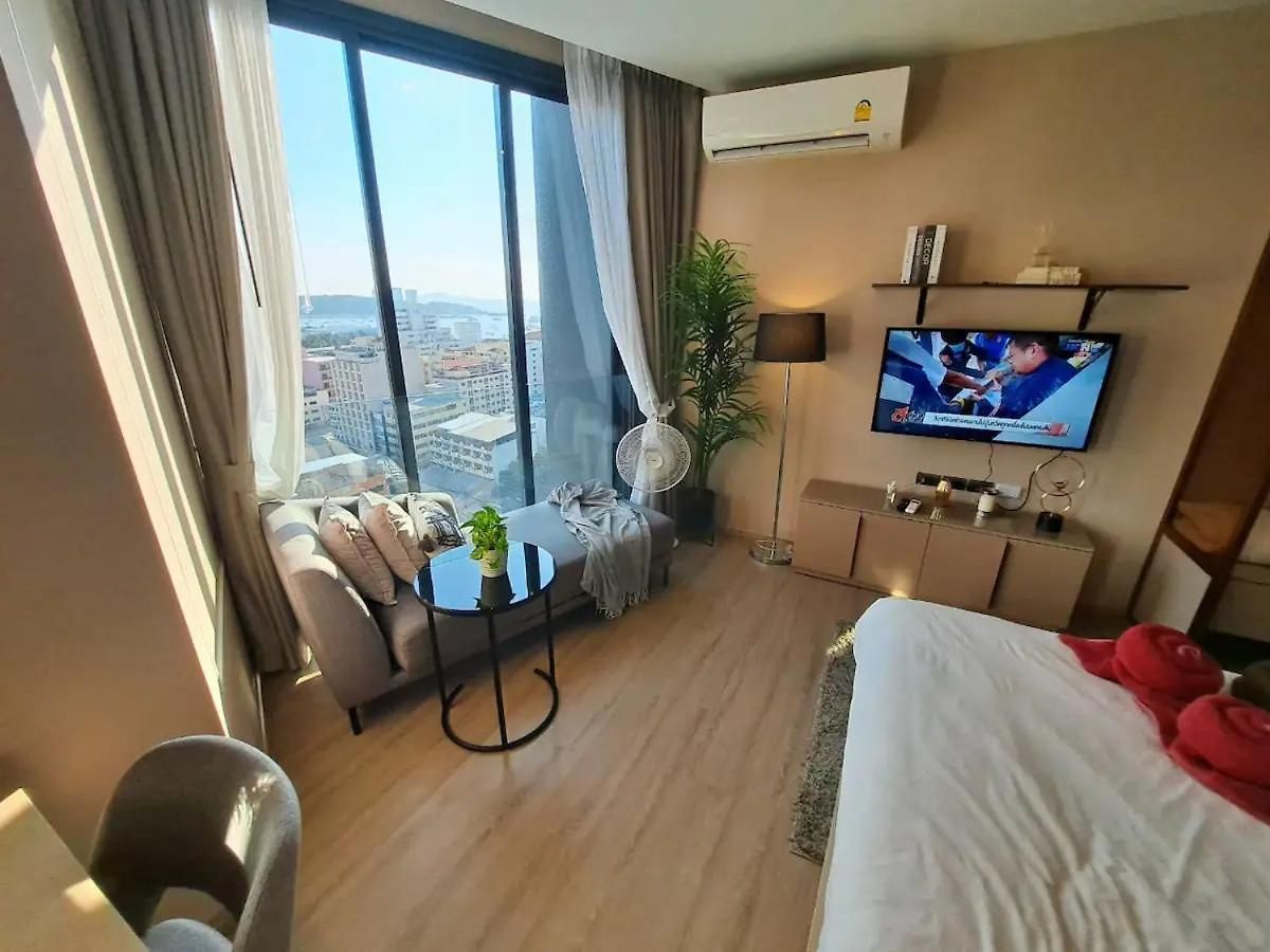 อพาร์ทเม้น Downtown Chic Rooftop Pool #es26215
