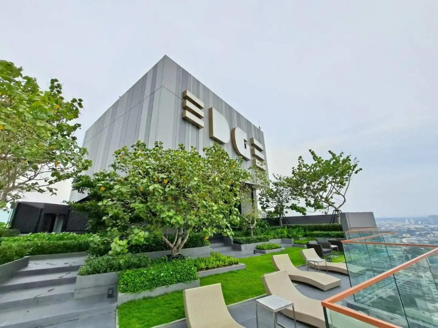 Downtown Chic Rooftop Pool #es21412