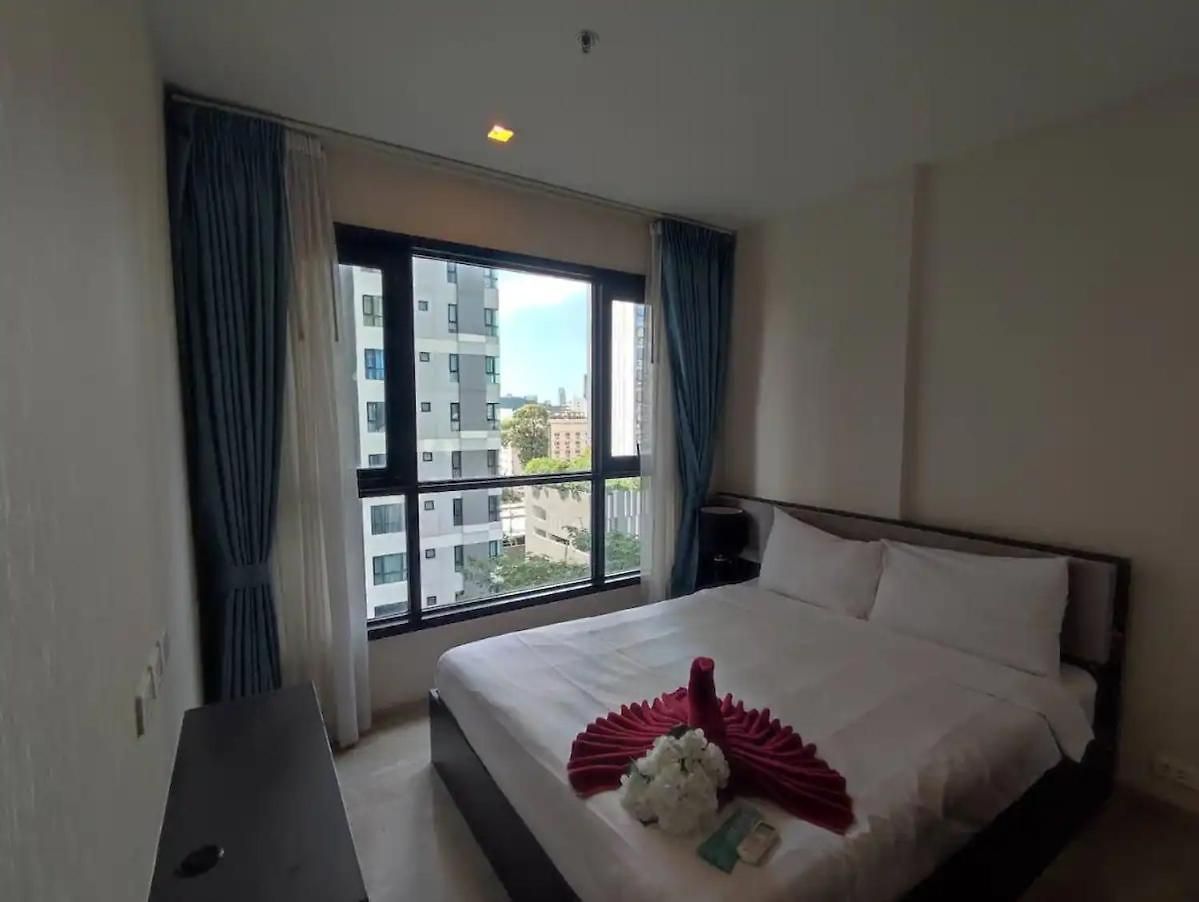 อพาร์ทเม้น Downtown Lux Fun Rooftop Pool #tb6746 *