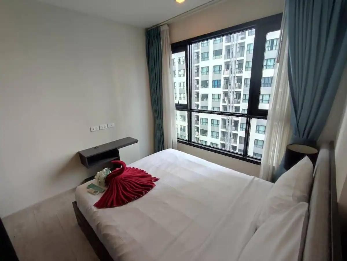 อพาร์ทเม้น Downtown Lux Fun Rooftop Pool #tb6746