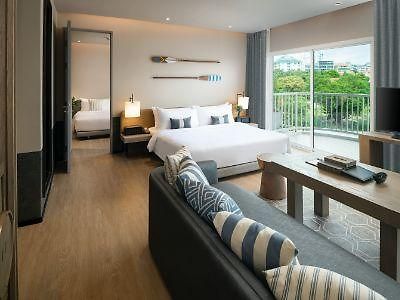 โรงแรม Cross Pratamnak Pattaya