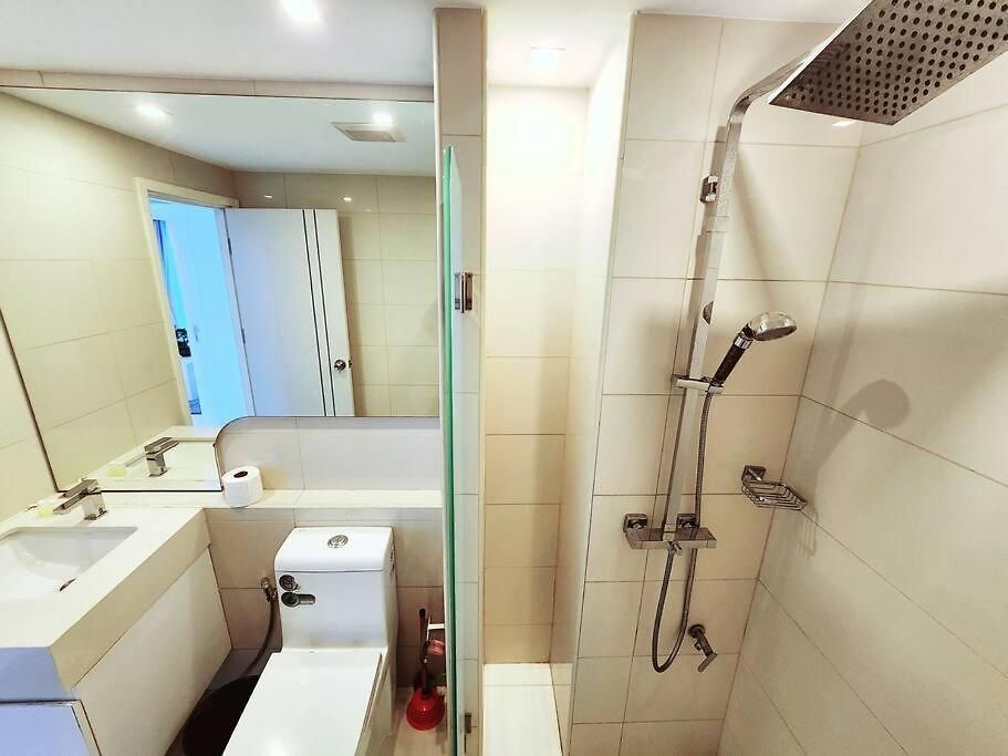 อพาร์ทเม้น Center With Two Bedroom & Two Bathroom *