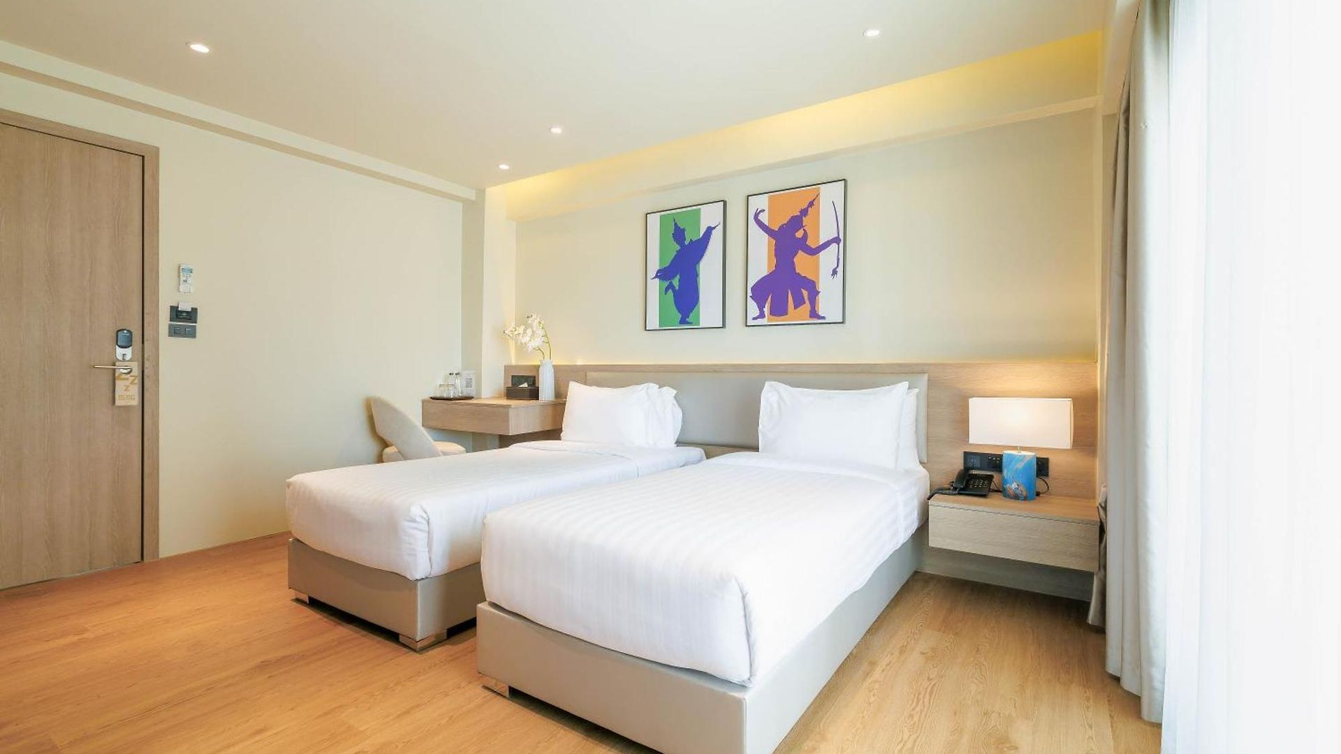 The One Bay Breeze 3*