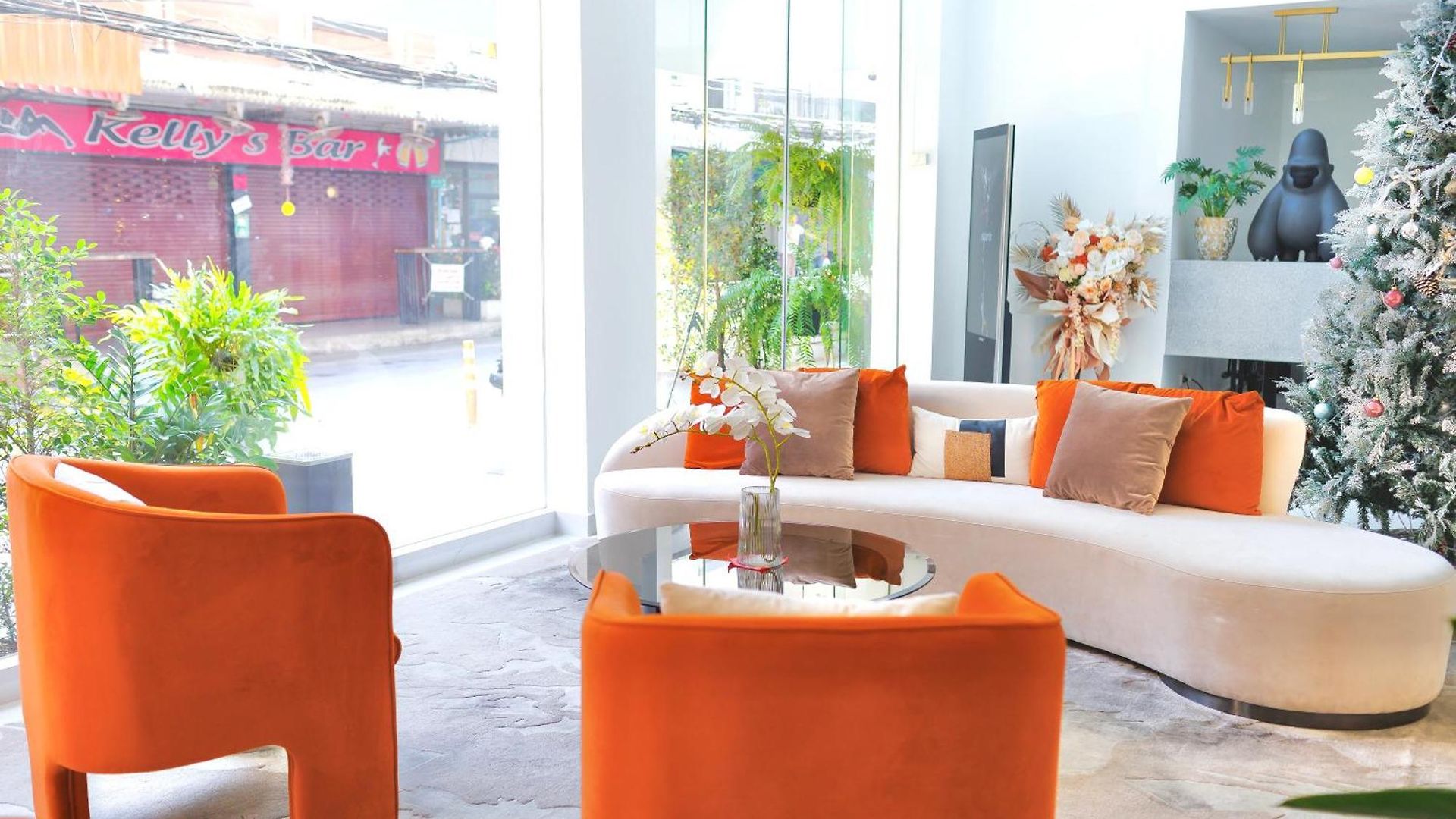 The One Bay Breeze Hotel
