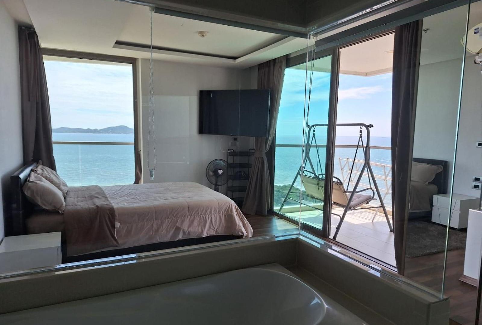 อพาร์ทเม้น The Peak Towers Sea View