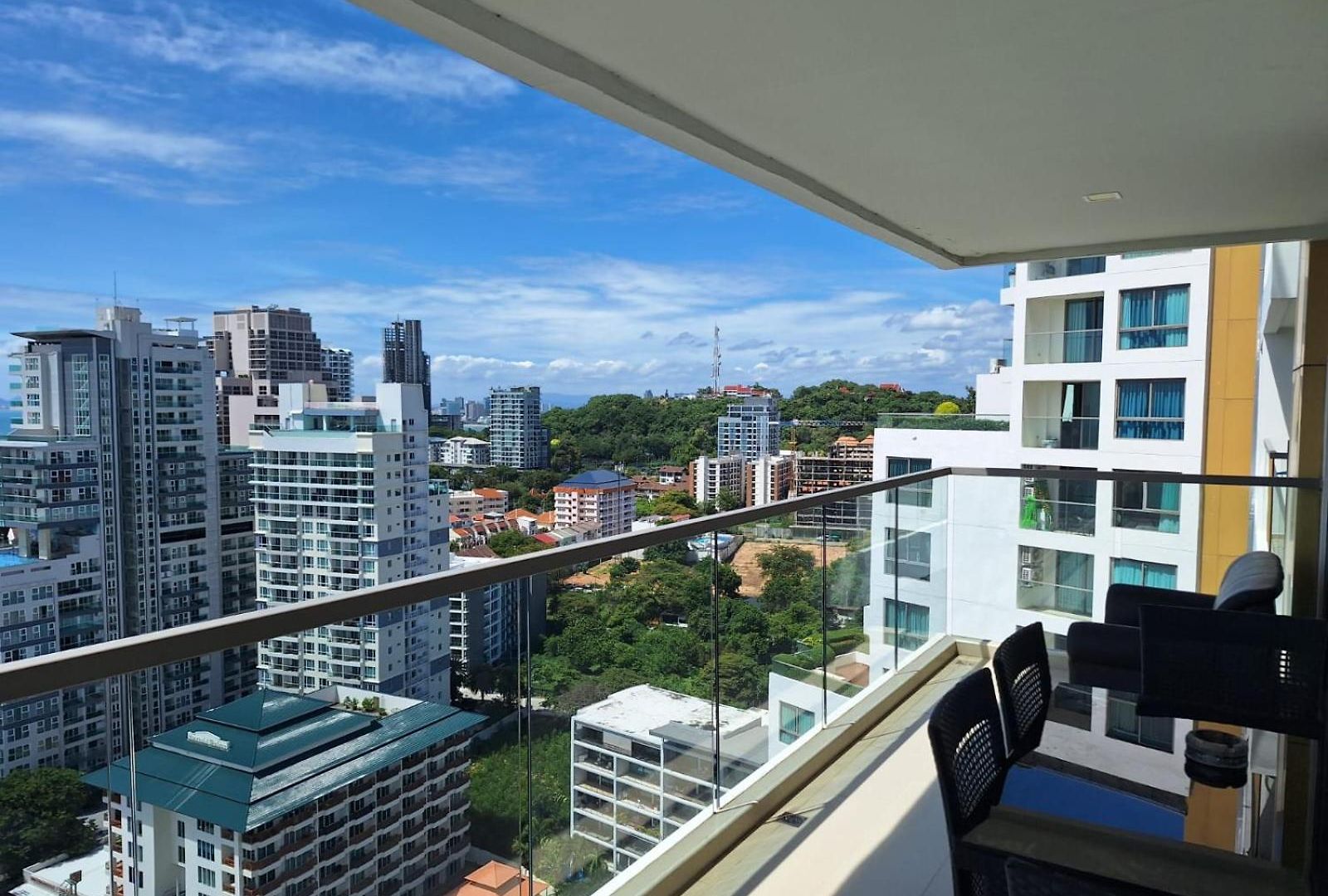 อพาร์ทเม้น The Peak Towers Sea View Pattaya